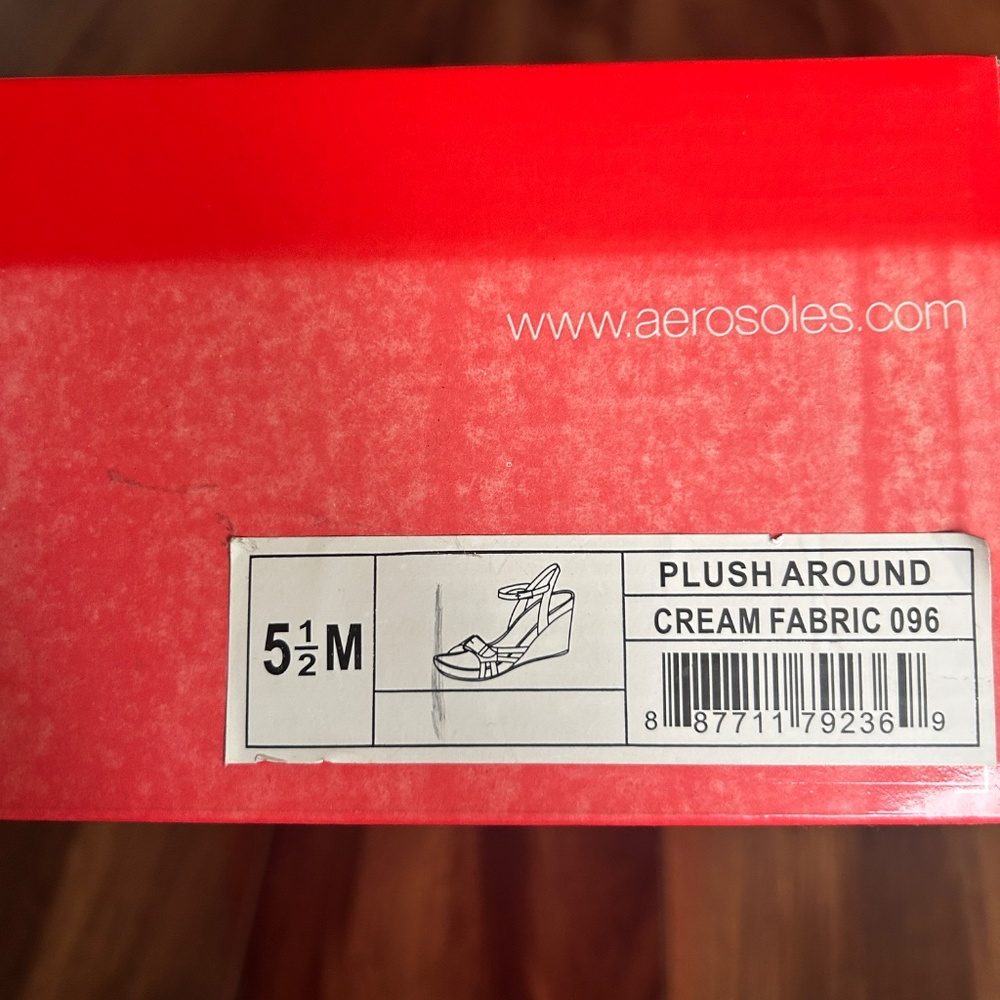 Aerosoles Tan & Cream Buckle Wedge Heels, Size 5.5 NIB - Picture 3 of 7